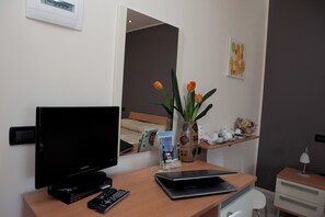 Couette en duvet d'oie, minibar, ameublement personnalisé, bureau