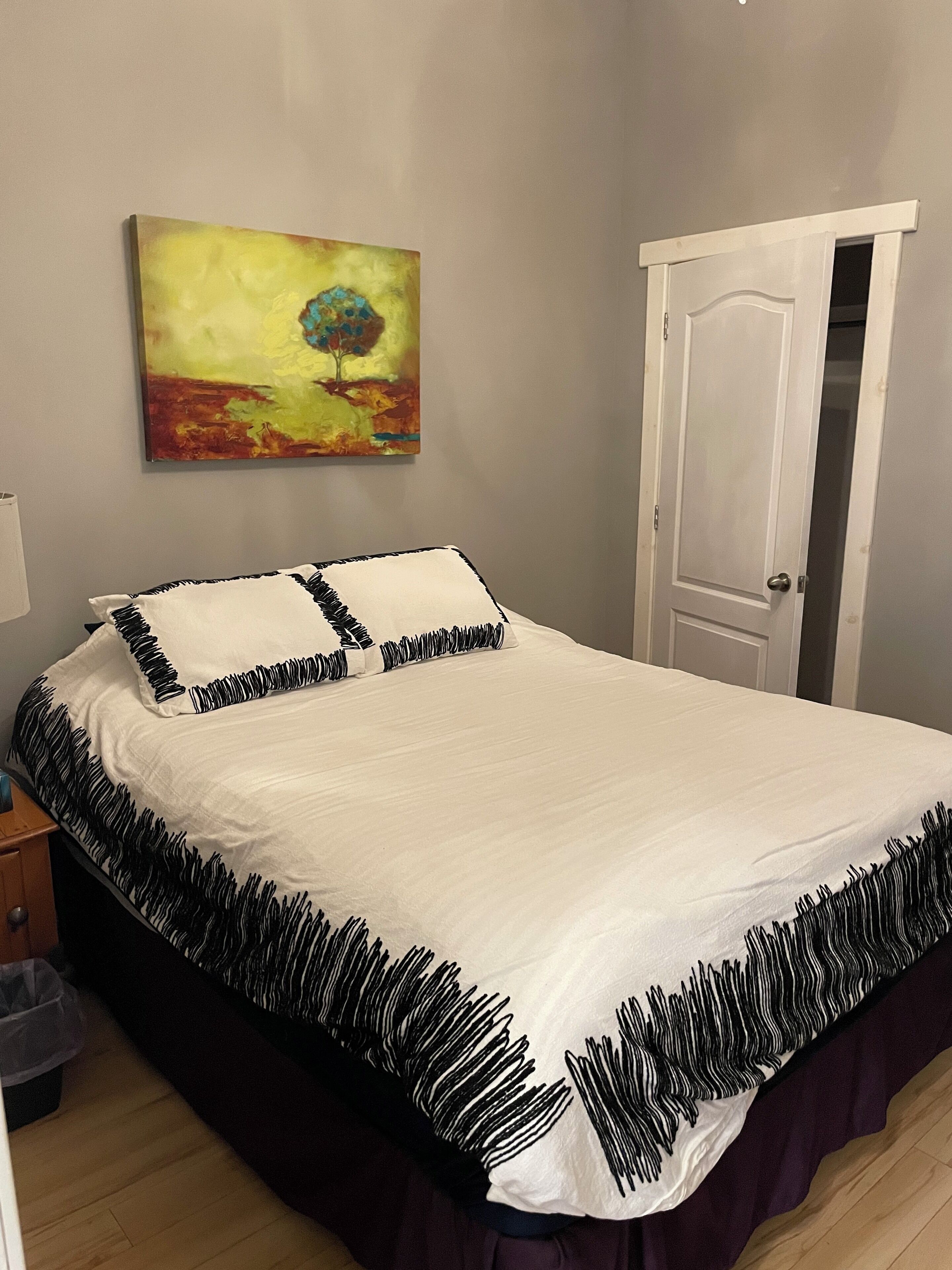 Apartemen Keluarga, pemandangan halaman | Ruang kerja ramah laptop, setrika/meja setrika, dan Wi-Fi gratis