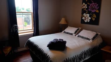 Familienapartment, Blick auf den Innenhof | 4 Schlafzimmer, laptopgeeigneter Arbeitsplatz, Bügeleisen/Bügelbrett