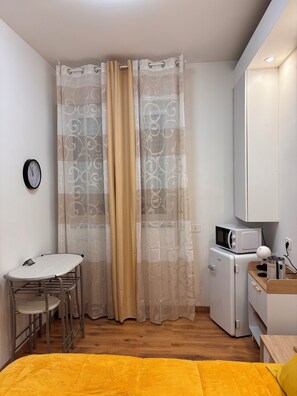 1 bedroom, WiFi, bed sheets - Manuel's House (Legnano)