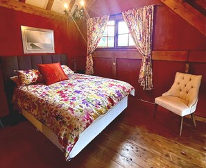 5 habitaciones, escritorio, tabla de planchar con plancha y wifi 