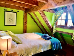 5 habitaciones, escritorio, tabla de planchar con plancha y wifi 