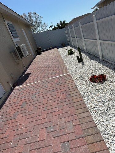 Cozy studio in amazing Cape Coral with AC, WiFi