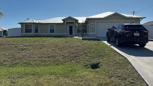Exterior - Cozy studio in amazing Cape Coral with AC, WiFi (Cape Coral)
