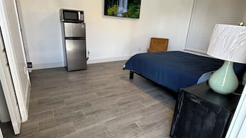 1 bedroom, in-room safe, iron/ironing board, free WiFi