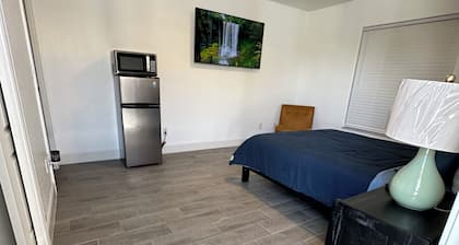 Cozy studio in amazing Cape Coral with AC, WiFi