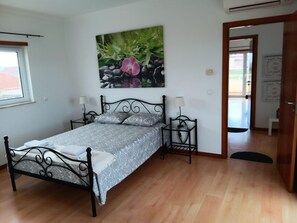 4 dormitorios, tabla de planchar con plancha, wifi y ropa de cama