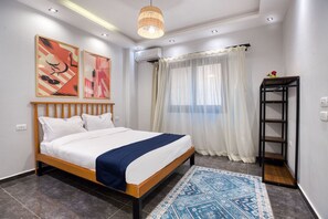 3 chambres, fer et planche à repasser, Wi-Fi, draps fournis