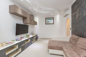 Living area - Deluxe Cave (Torino)