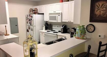 Close to PGA Blvd Shops and Restaurants