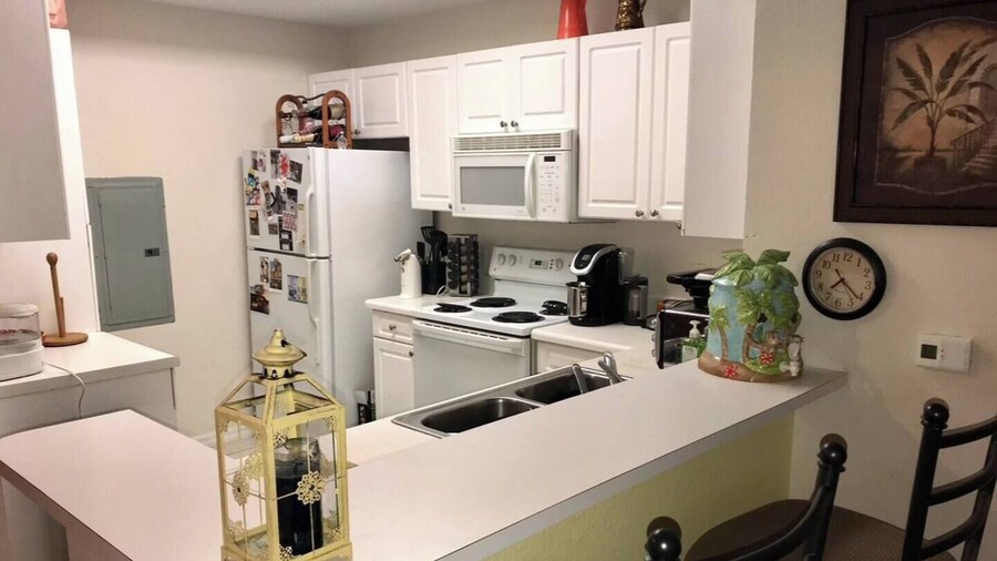 Close to PGA Blvd Shops and Restaurants