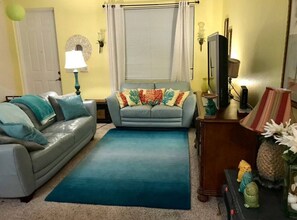 Living area - Close to PGA Blvd Shops and Restaurants (Palm Beach Gardens)