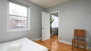 2 bedrooms, desk, iron/ironing board, free WiFi