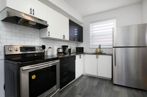Sunny 2BR unit in Montreal
