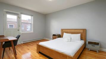 2 quartos, escrivaninha, ferros/tĂĄbuas de passar roupa