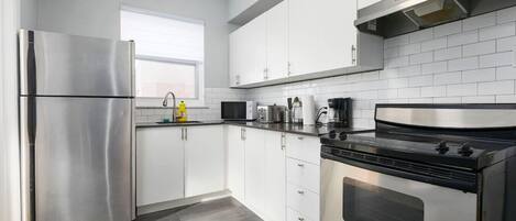 Fridge, microwave, oven, stovetop