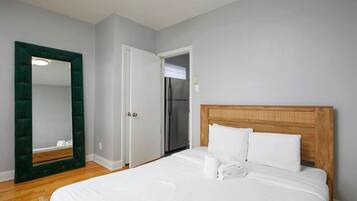 2 bedrooms, desk, iron/ironing board, free WiFi