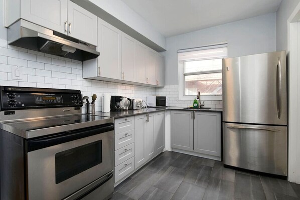 Fridge, microwave, oven, stovetop