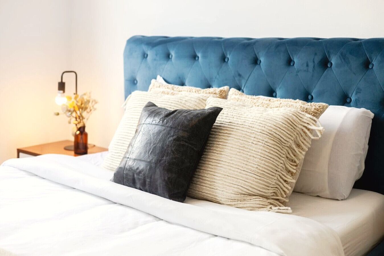 2 soverom, skrivebord, strykejern/-brett og wi-fi (inkludert)