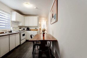 Køleskab, mikrobølgeovn, ovn, kogeplade