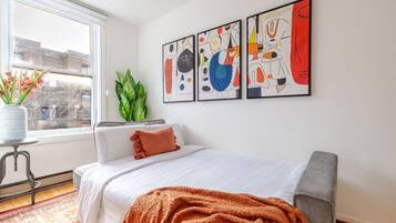 2 habitaciones, escritorio, tabla de planchar con plancha y wifi gratis
