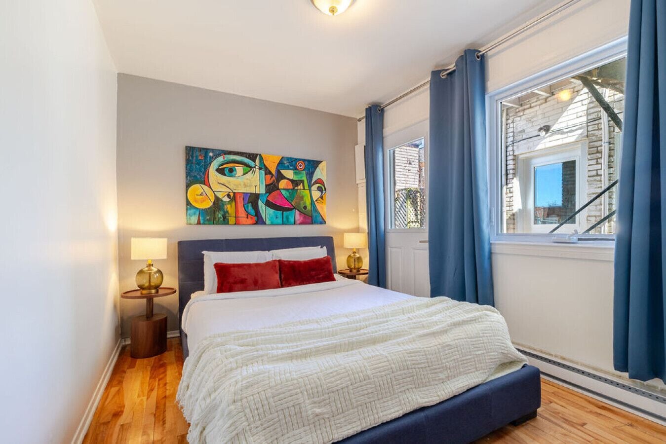 2 slaapkamers, een bureau, een strijkplank/strijkijzer, gratis wifi