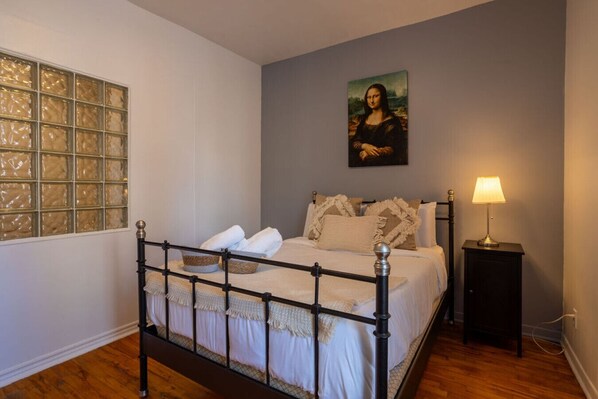 3 habitaciones, escritorio, tabla de planchar con plancha y wifi gratis 