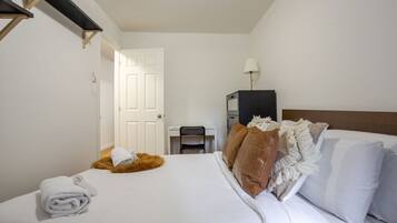 2 bedrooms, desk, iron/ironing board, free WiFi