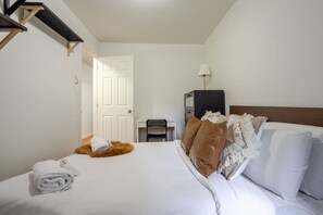 2 bedrooms, desk, iron/ironing board, free WiFi