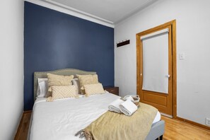 4 bedrooms, desk, iron/ironing board, free WiFi