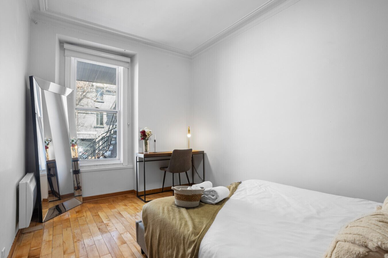 4 bedrooms, desk, iron/ironing board, free WiFi