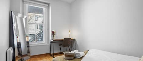 4 bedrooms, desk, iron/ironing board, free WiFi
