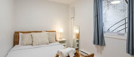 2 bedrooms, desk, iron/ironing board, free WiFi