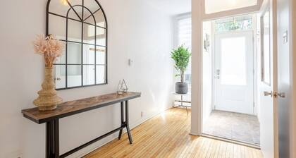 Convenient 4BR in Mont-Royalâs Downtown