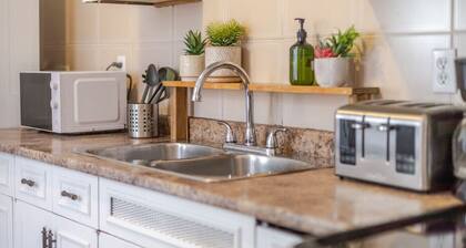 Convenient 4BR in Mont-Royal’s Downtown