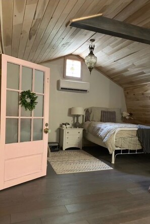 1 bedroom, iron/ironing board, WiFi, bed sheets - Lynch Loft Cozy Studio in charming downtown Franklin (Franklin)