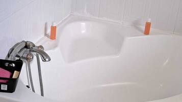 SĂšche-cheveux, serviettes fournies, savon, papier toilette