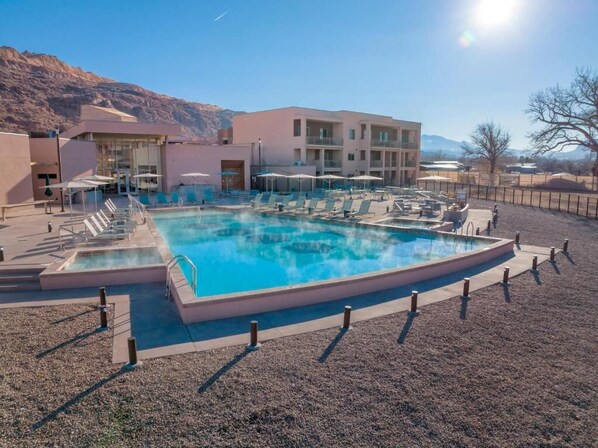 Pool - Spacious 2-bedroom condo with AC, WiFi in charming Moab (Moab)