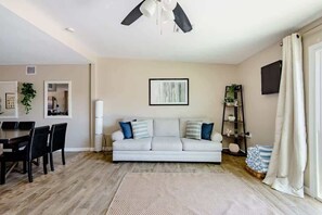 Televisie, videospelletjes en een kantoor