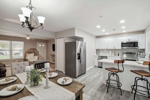 Stylish Rancher Near BWI, BALT!