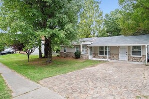 Exterior - Stylish Rancher Near BWI, BALT! (Severn)