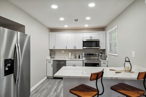 Fridge, microwave, oven, stovetop - Stylish 3BD 2BA Rancher Near BWI, FT Meade, Live Casino, Baltimore! (Severn)