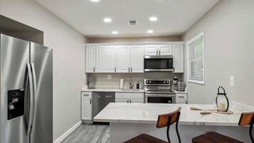 Coffee/tea maker, fridge, microwave, oven