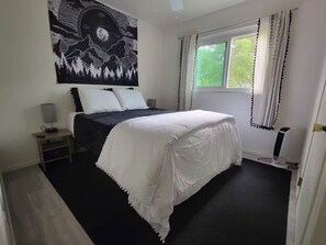 2 slaapkamers, een strijkplank/strijkijzer, wifi, beddengoed
