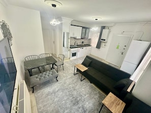 Basic-Maisonette, Balkon, Gartenblick | Wohnbereich