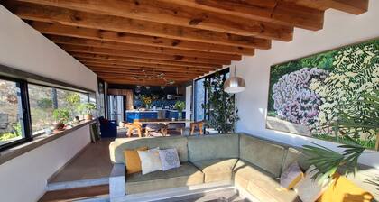 Designer House with Spectacular Lake Views, Jacuzzi and Lush Gardens