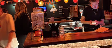 Bar (in der Unterkunft)