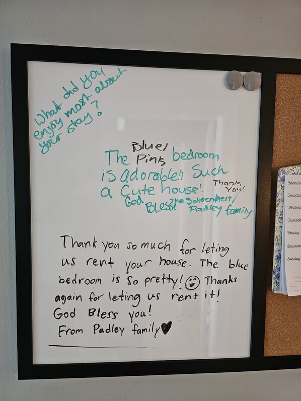A handwritten note expressing gratitude for renting a house, mentioning a blue bedroom and a cute house.