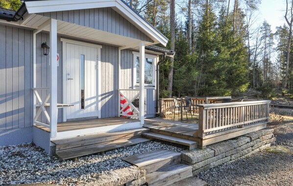 Terrace/patio - Amazing home in Grums with WiFi (Grums)