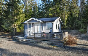 Exterior - Amazing home in Grums with WiFi (Grums)